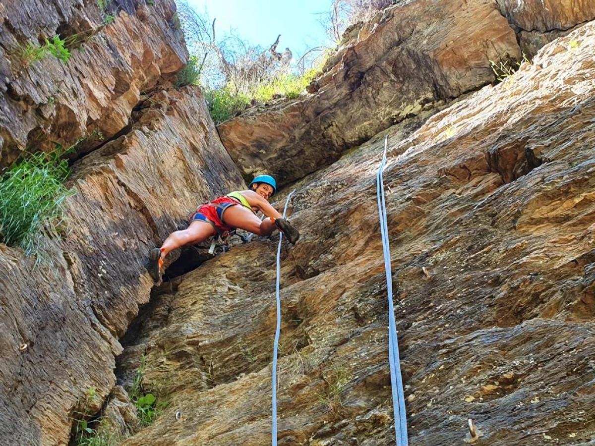 Escalade en plein cœur des Gorges de l'Aveyron - Bonjour Fun