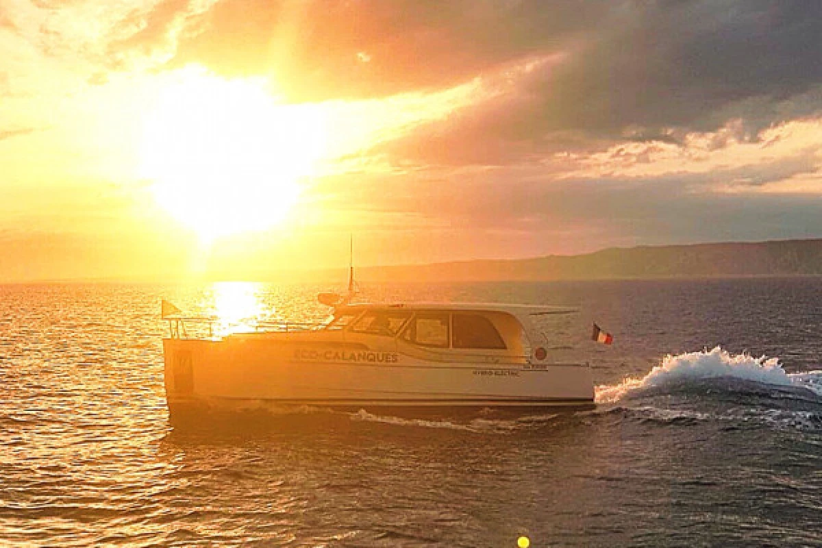 Soirée au soleil couchant dans les Calanques du Frioul - Vieux Port CNTL - Bonjour Fun