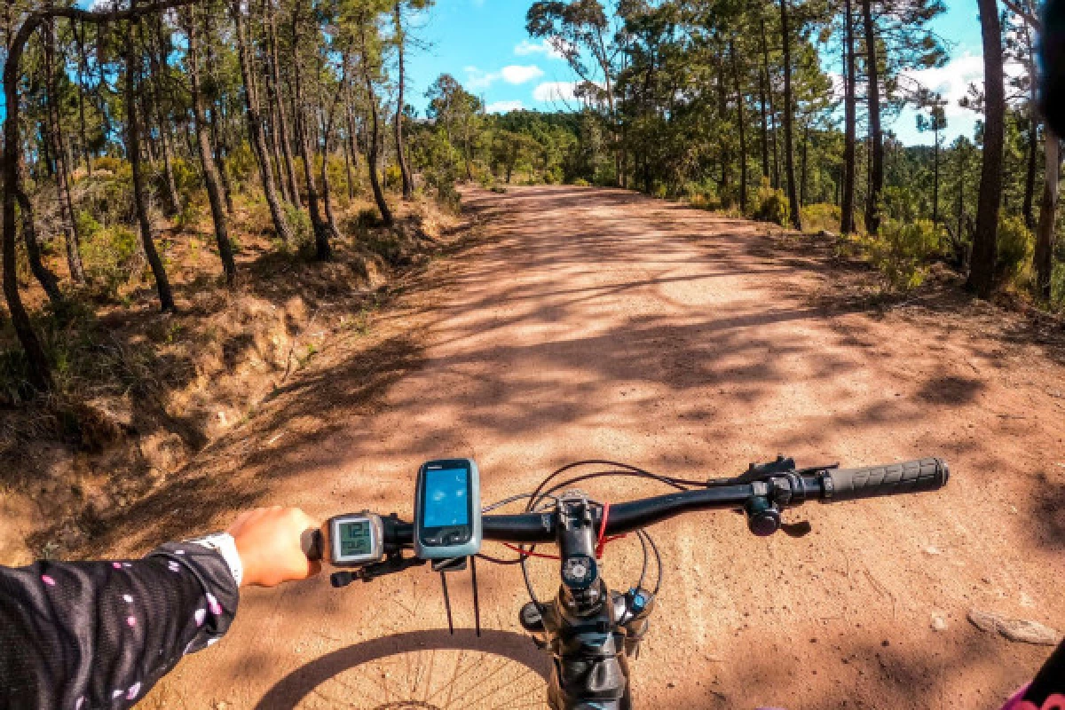 Excursion accompagnée en VTT électrique - Massif de l'Estérel - Bonjour Fun