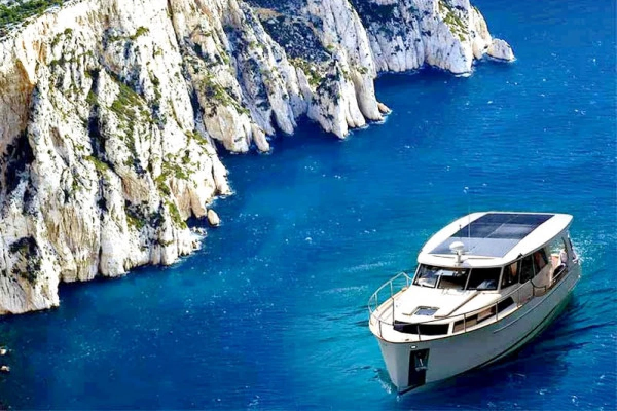 Croisière dans le Parc National des Calanques en journée - Vieux-Port Mairie - Bonjour Fun