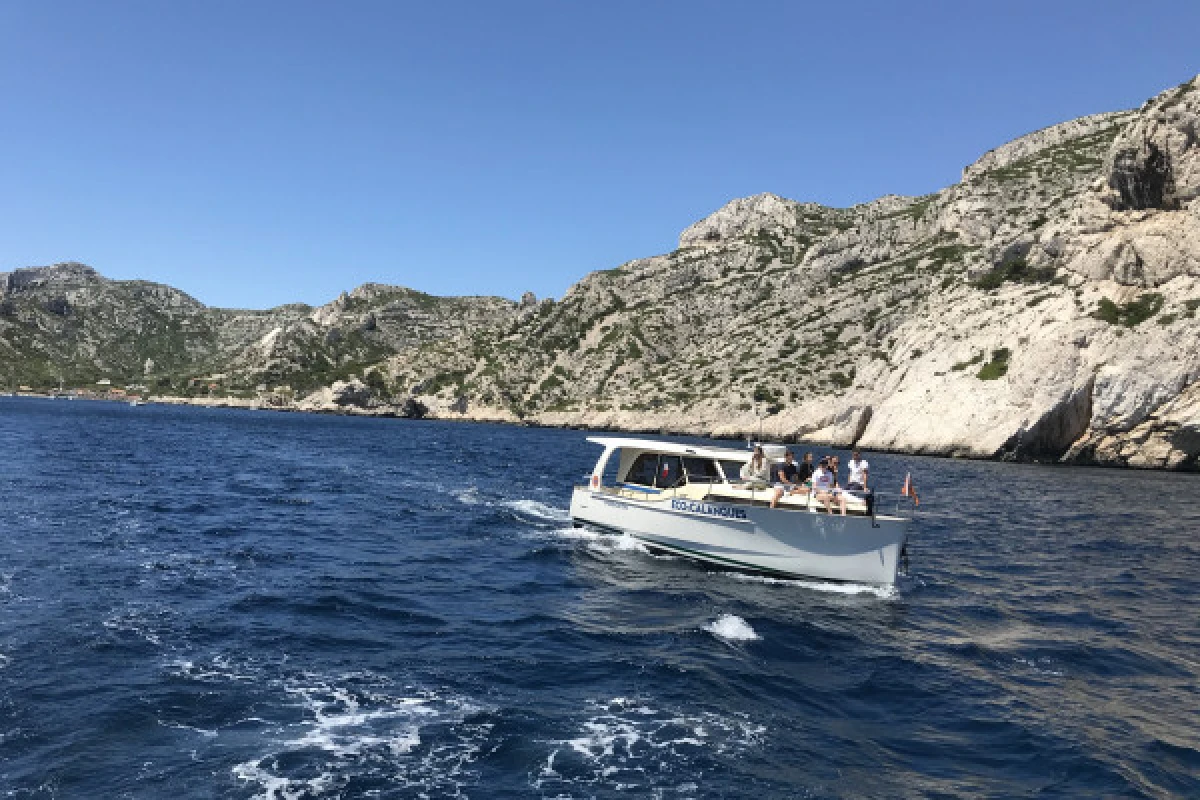 Croisière dans le Parc National des Calanques en journée - Vieux-Port Mairie - Bonjour Fun