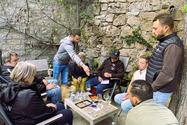 Excursion en minibus - Journée Complète St Guilhem le Désert Grotte, Caviar et Vin - Bonjour Fun