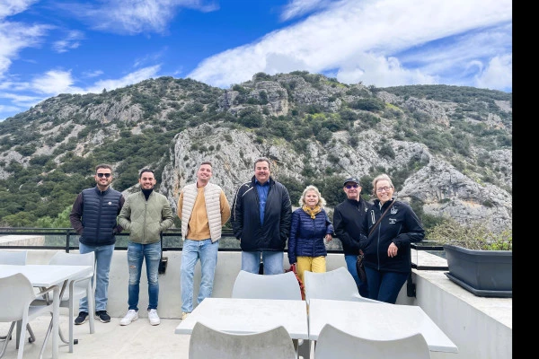 Excursion en minibus - Journée Complète St Guilhem le Désert Grotte, Caviar et Vin - Bonjour Fun