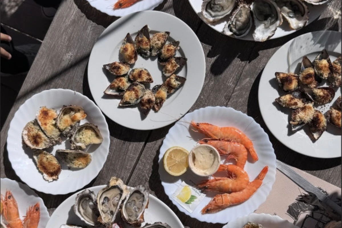 Excursion Picpoul de Pinet - Demi journée Balade en Bateau et Huîtres - Bonjour Fun