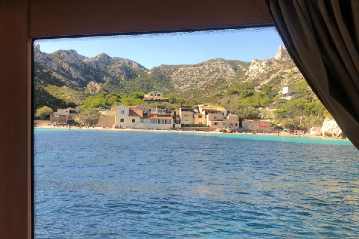 Croisière dans le Parc National des Calanques en journée - Vieux-Port CNTL - Bonjour Fun