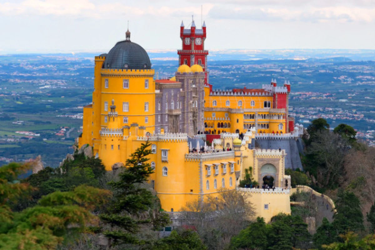 Full Day Guided Tour to Sintra & Cascais - Bonjour Fun