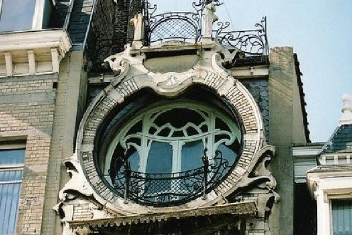 Guided tour : Art Nouveau in the Squares district - Bonjour Fun