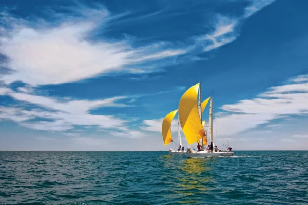 Initiation croisière à la voile d'une demi-journée dans les calanques du Frioul - Bonjour Fun