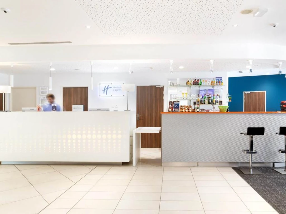 Holiday Inn Express Toulon - Est - Bonjour Fun