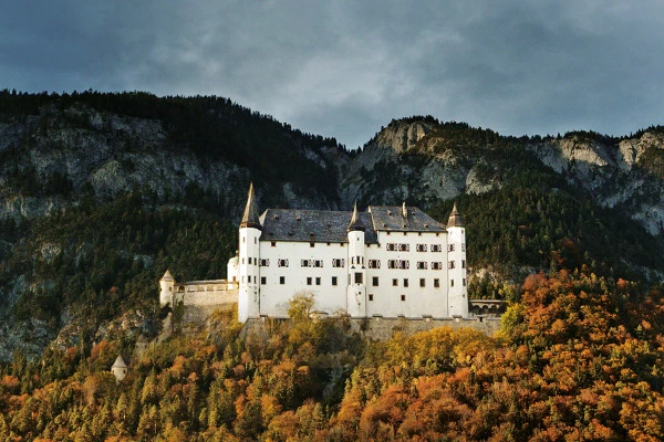 Tratzberg Castle - Bonjour Fun