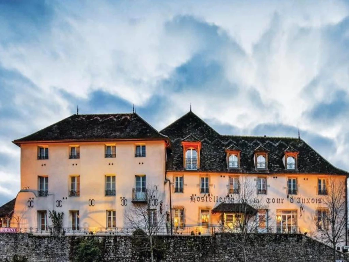 Hostellerie de la Tour d'Auxois - Bonjour Fun