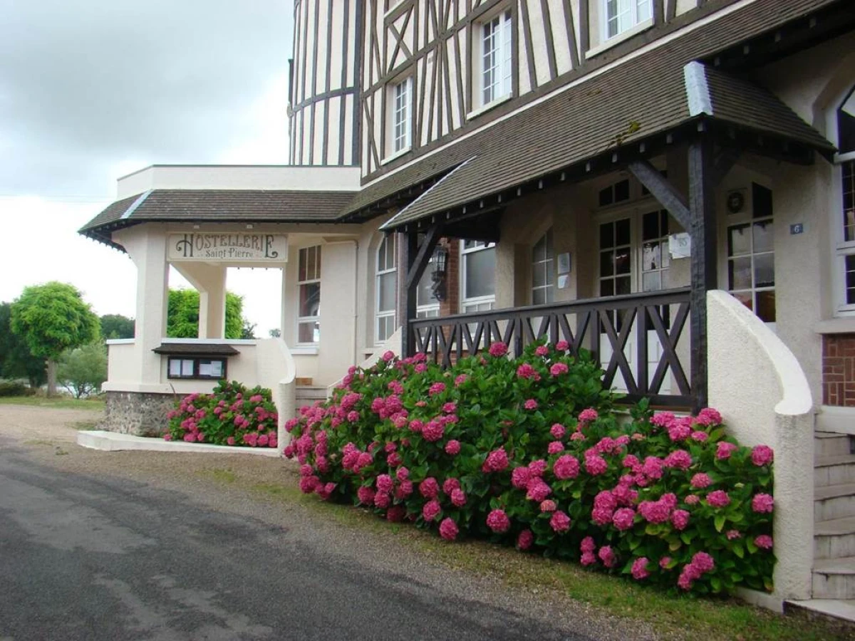 Hostellerie Saint Pierre - Bonjour Fun