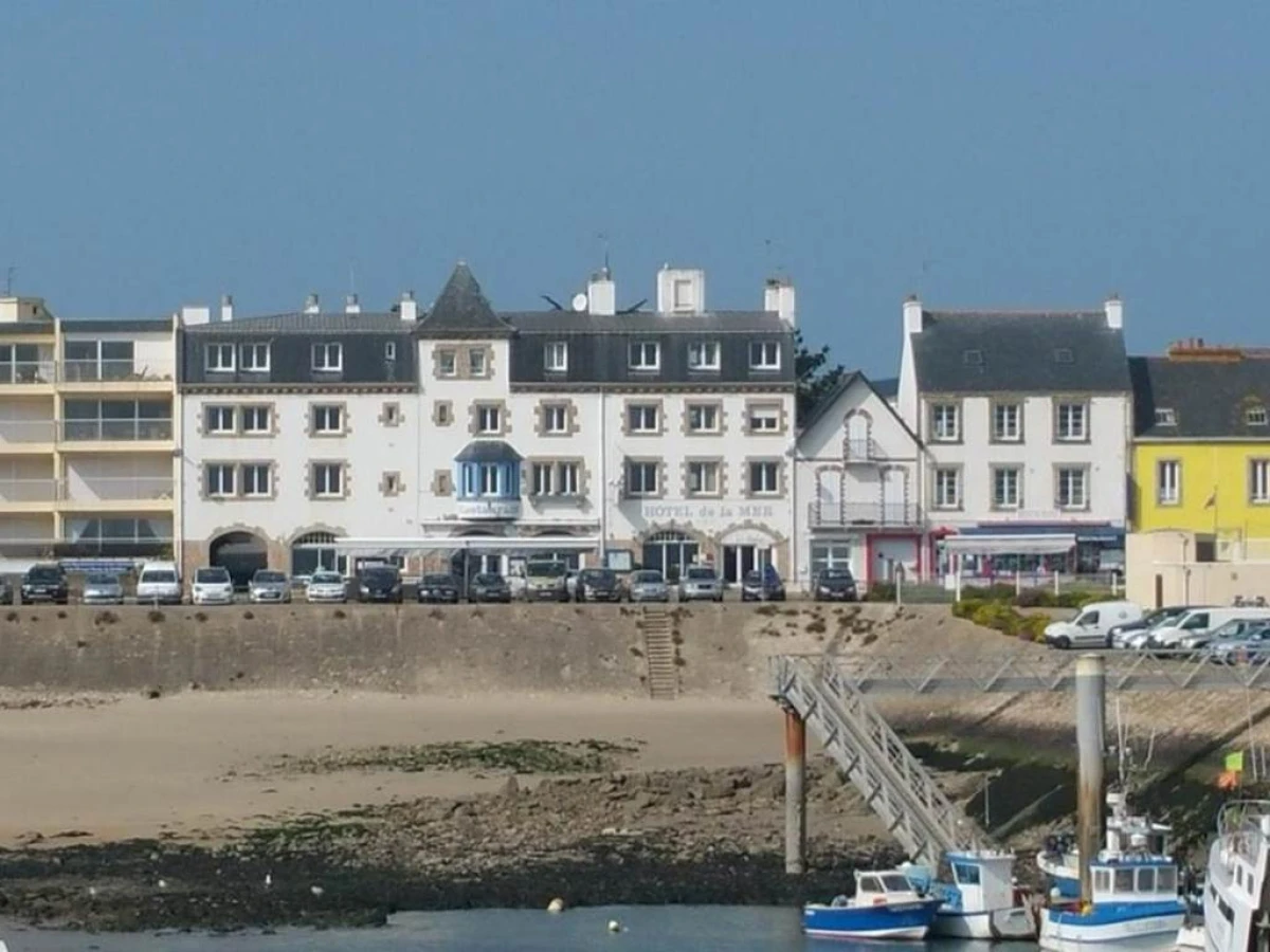 Hotel De La Mer - Bonjour Fun