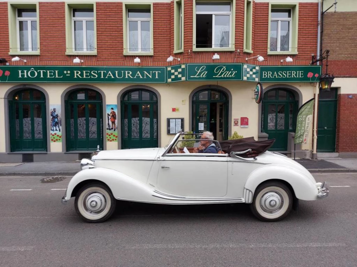 Hotel De La Paix - Bonjour Fun