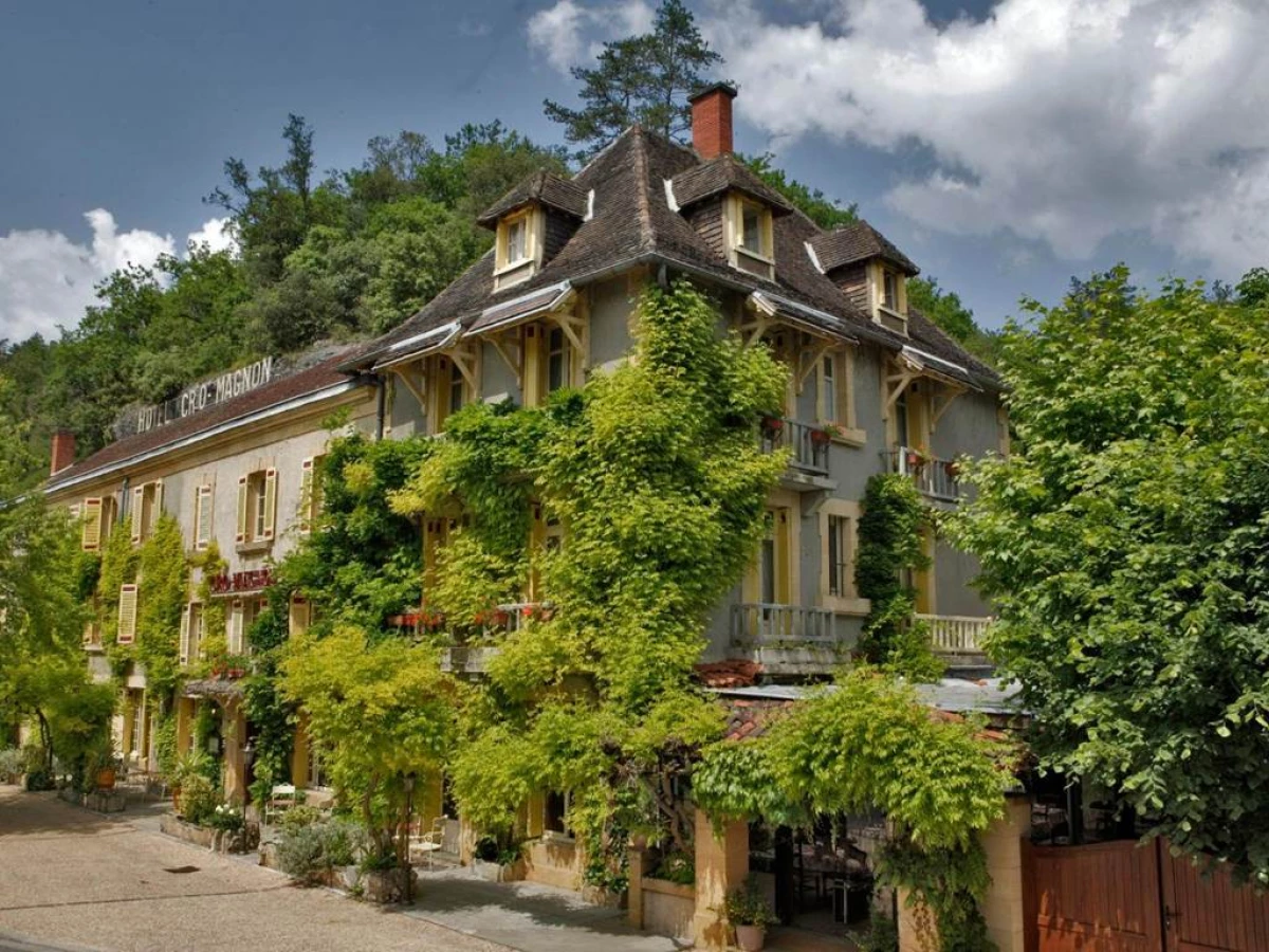 Hôtel Le Cro-Magnon - Bonjour Fun