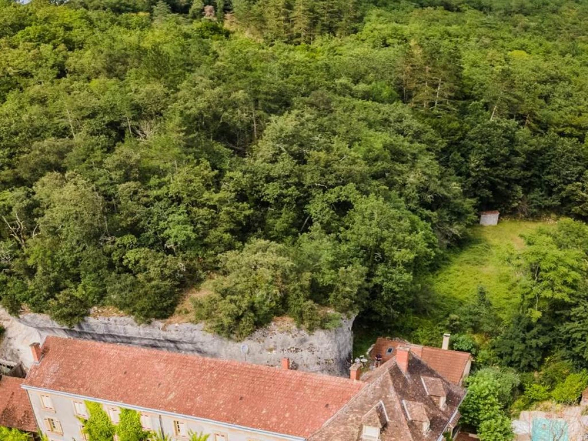 Hôtel Le Cro-Magnon - Bonjour Fun