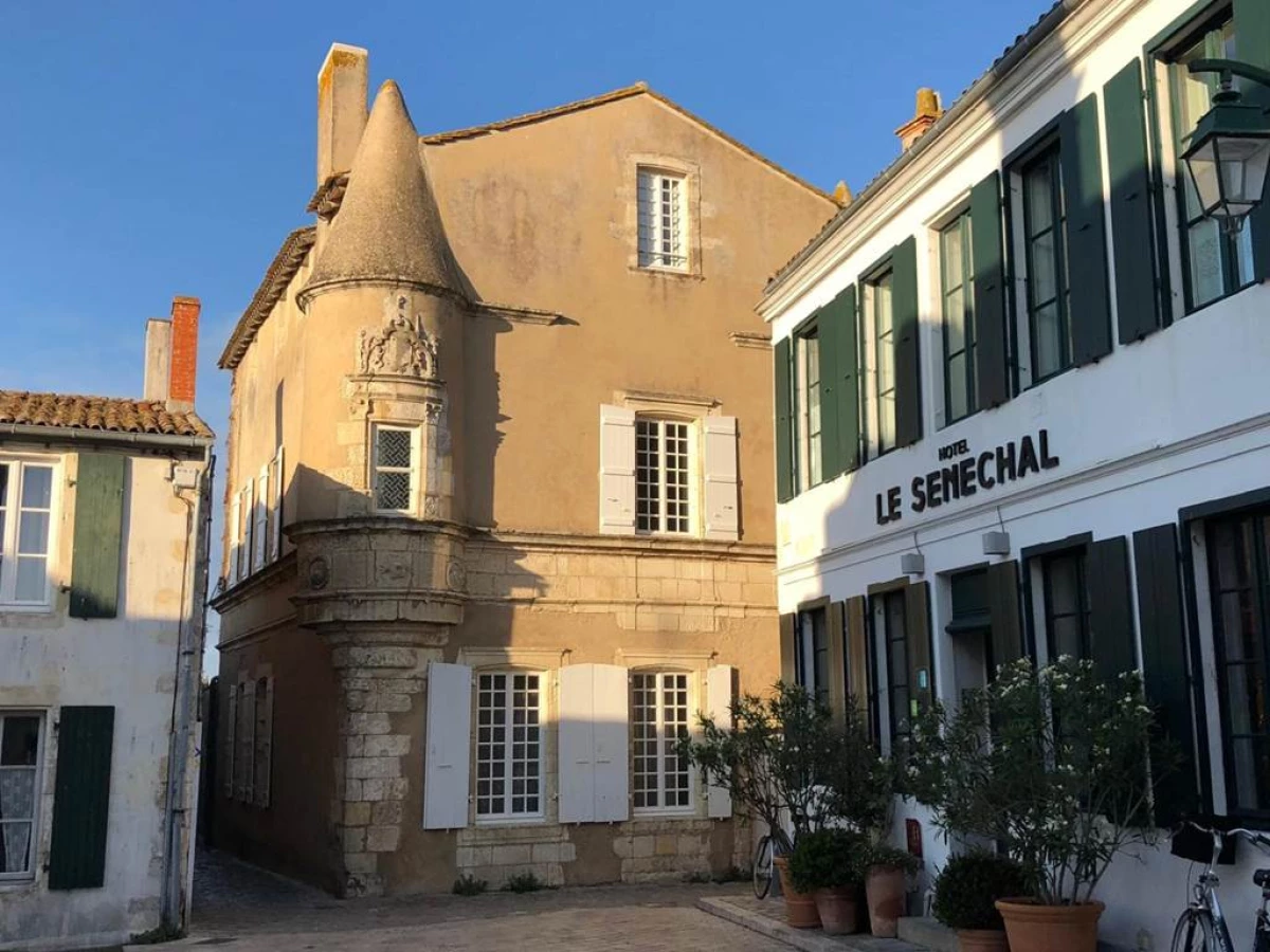 Hôtel Le Sénéchal - Bonjour Fun