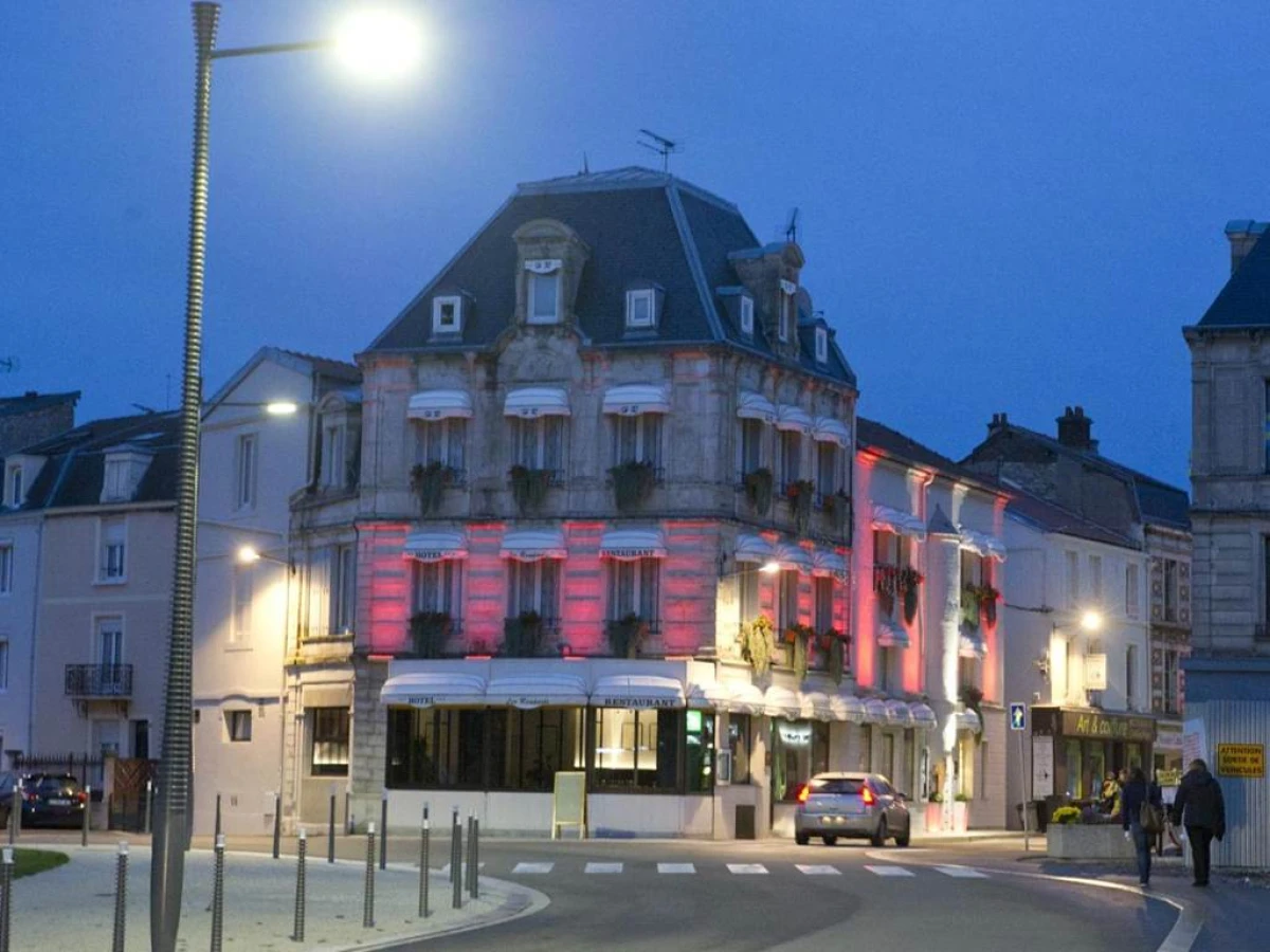 Hôtel Restaurant Des Remparts - Bonjour Fun