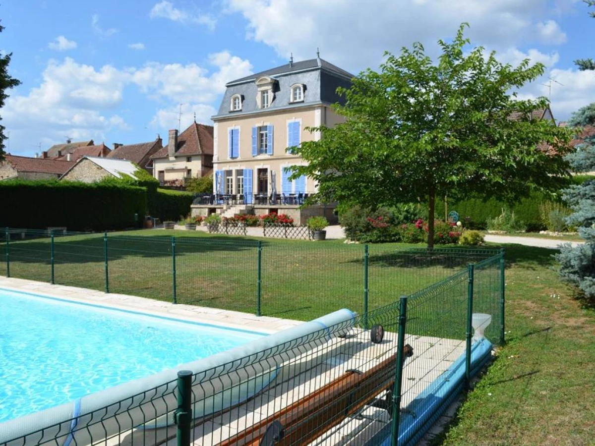 Hôtel Restaurant du Cheval Blanc - Bonjour Fun