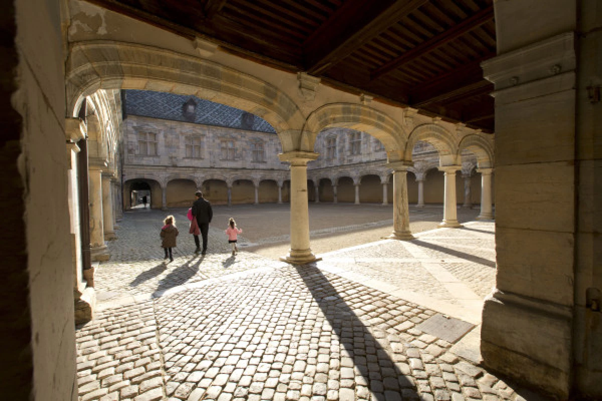 IL ÉTAIT UNE FOIS BESANÇON (visite simple d'1h30) - Bonjour Fun