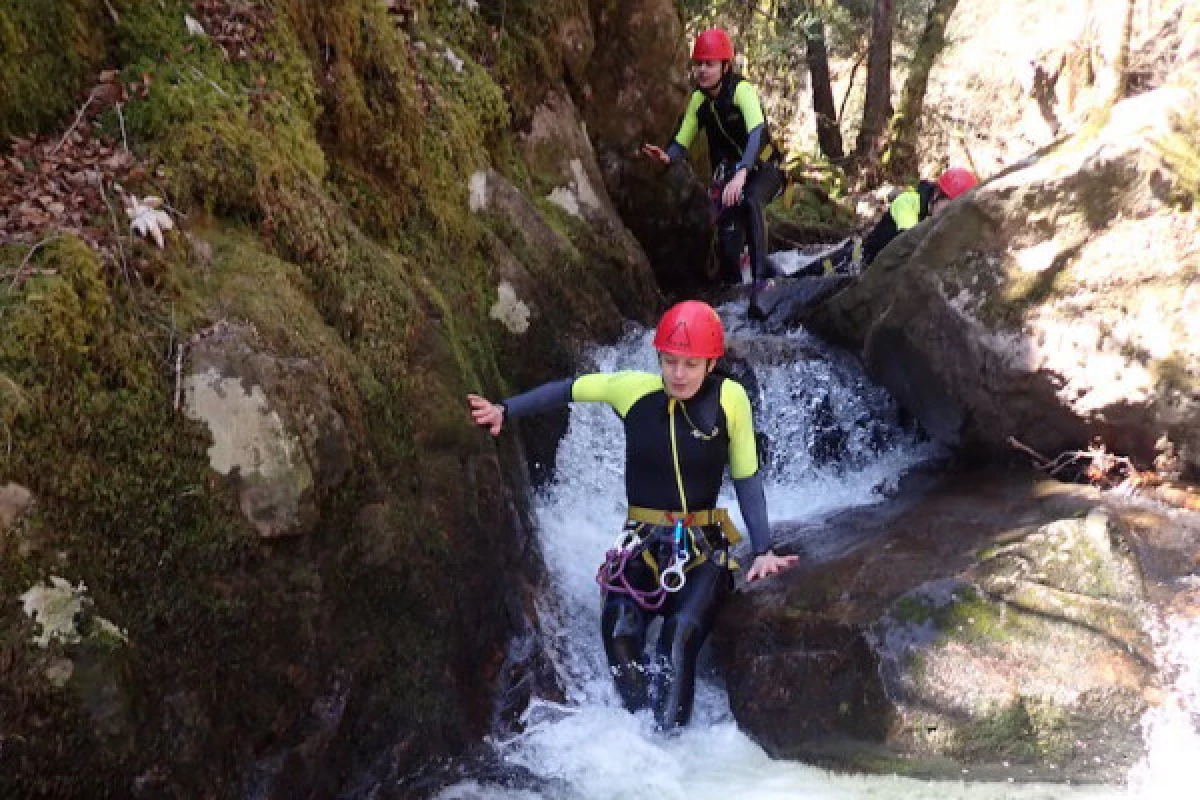 Initiation canyoning demi journée - Bonjour Fun