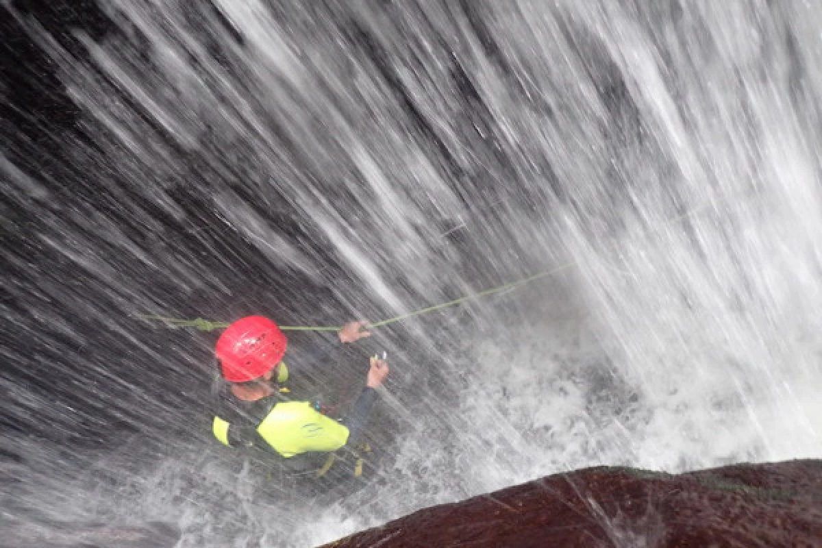 Initiation canyoning demi journée - Bonjour Fun