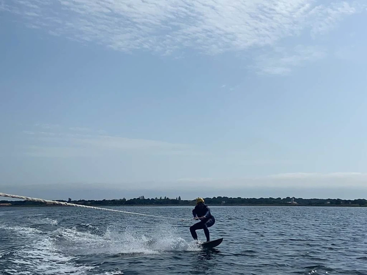 Initiation planche tractée / strapless / surf - Bonjour Fun