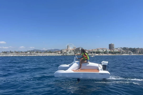 Insolite : Volez sur l'eau avec l'overboat électrique - Bonjour Fun