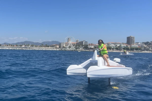 Insolite : Volez sur l'eau avec l'overboat électrique - Bonjour Fun