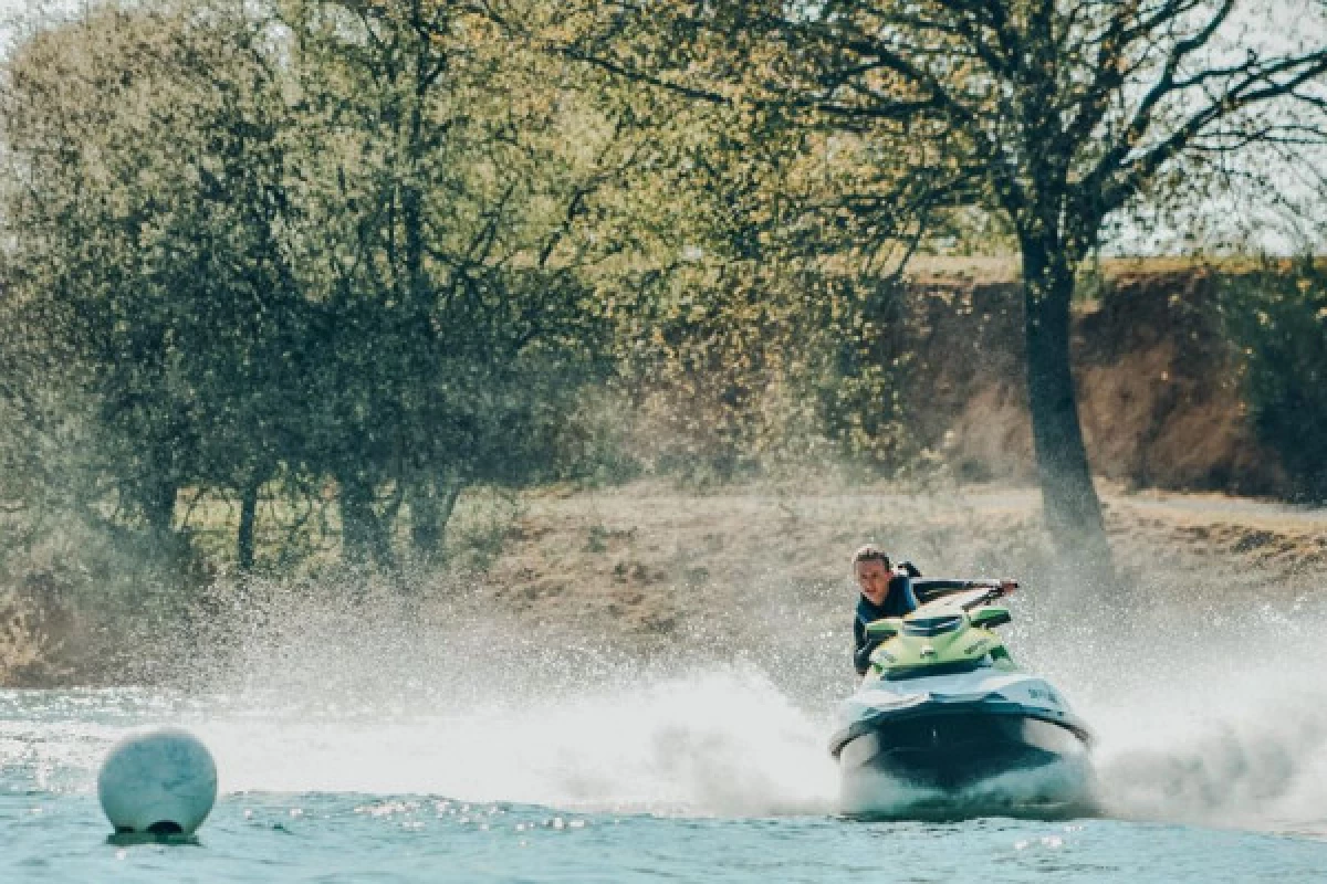 Jet ski sur circuit - Bonjour Fun