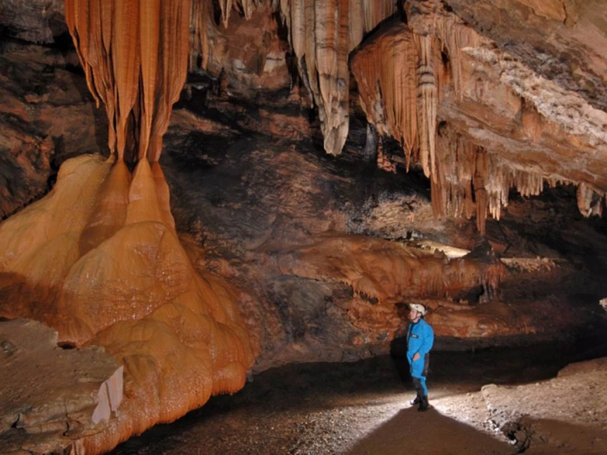 Découverte du monde sous terrain dans les Gorges d'Aveyron - Bonjour Fun