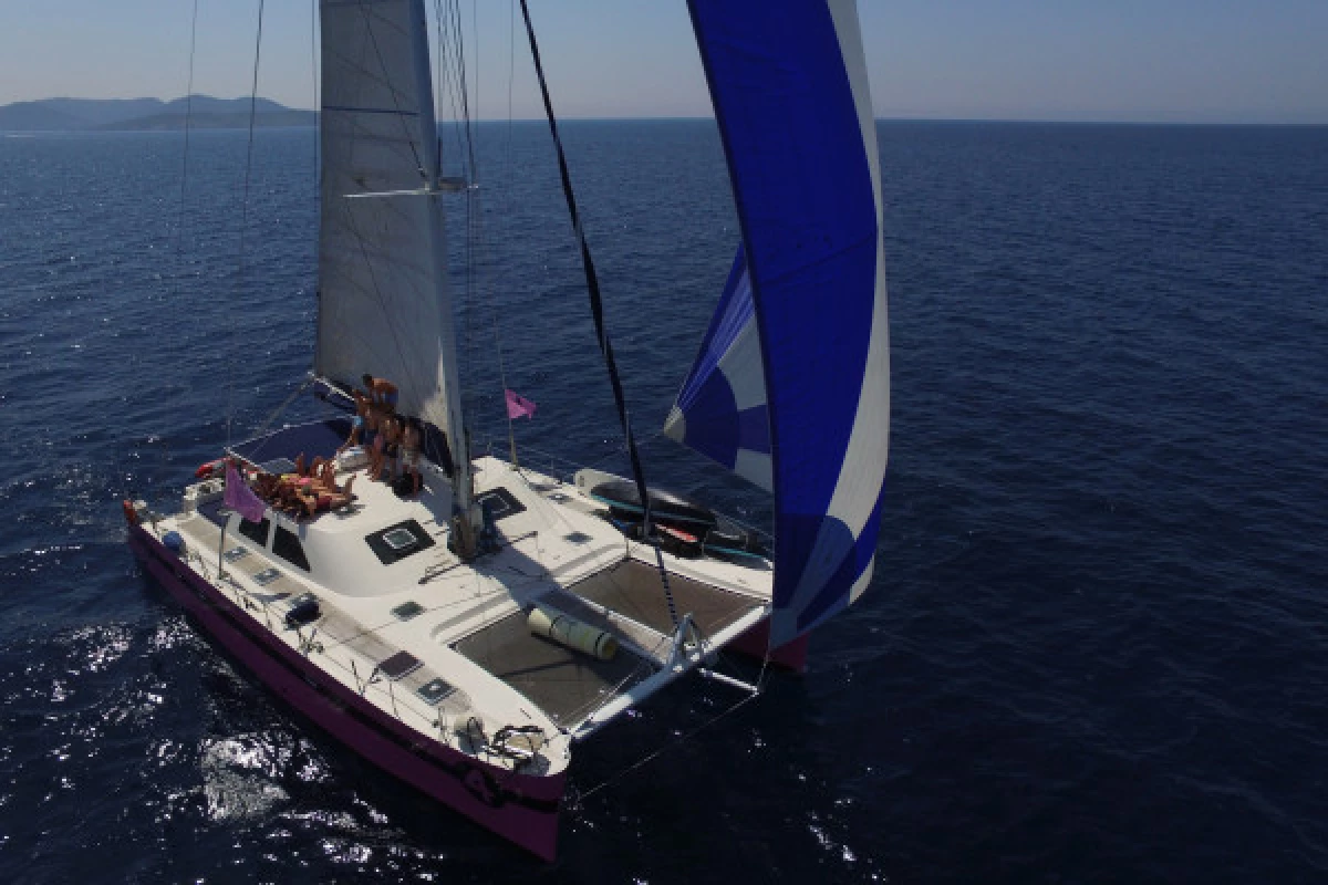 Journée en catamaran à Cap Taillat Départ Le Lavandou - Bonjour Fun