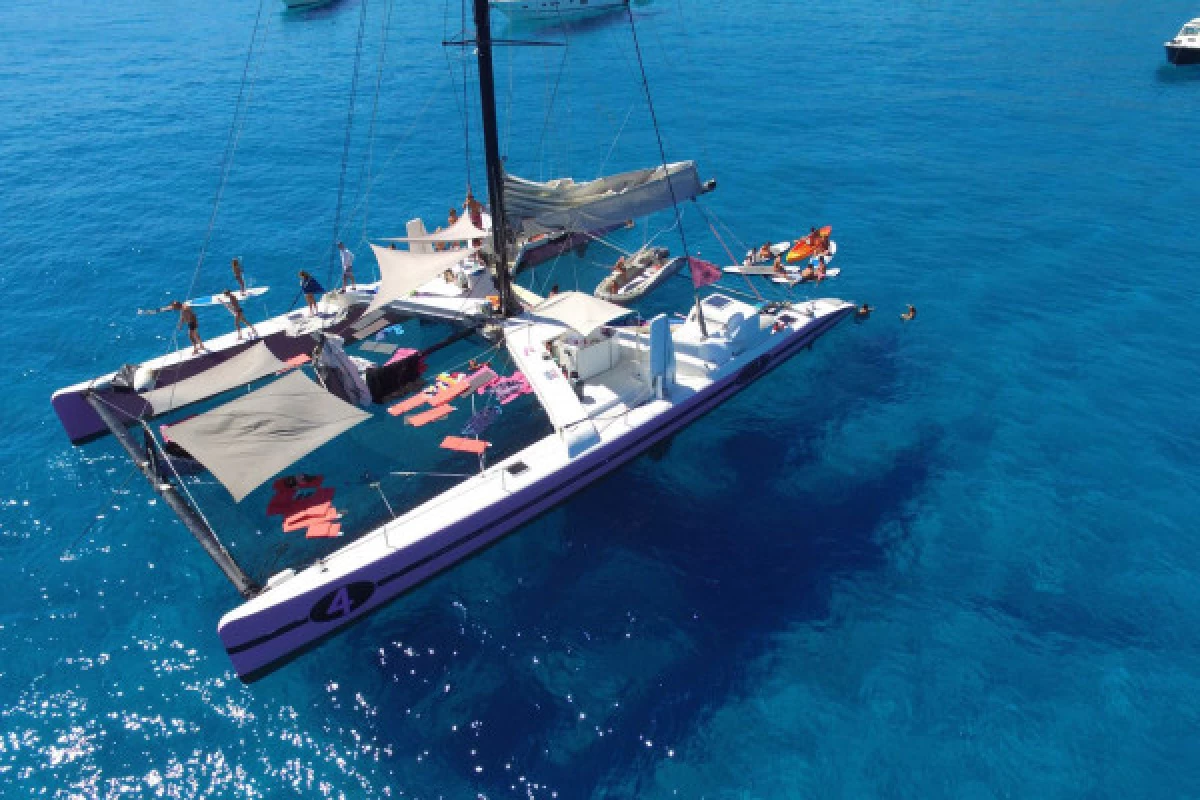 Journée en catamaran à Cap Taillat Départ Pampelonne - Bonjour Fun