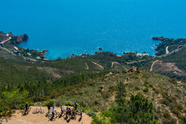 Journée sortie encadrée en VTT électrique et en Paddle ou kayak dans l'Estérel - Bonjour Fun