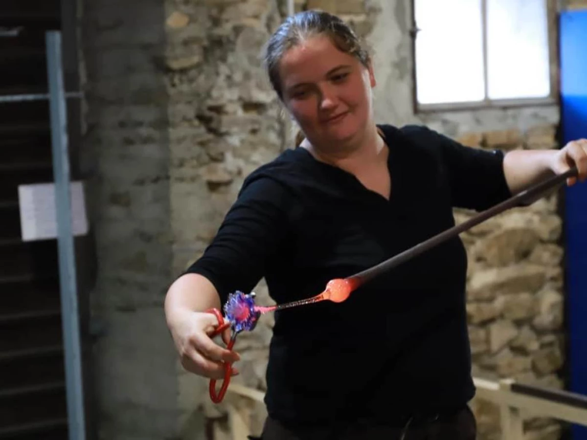 Découvrez le métier de souffleur de verre - Bonjour Fun