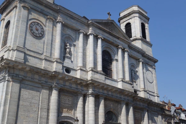 L’ÉGLISE SAINTE-MADELEINE ET SON TRÉSOR - Bonjour Fun