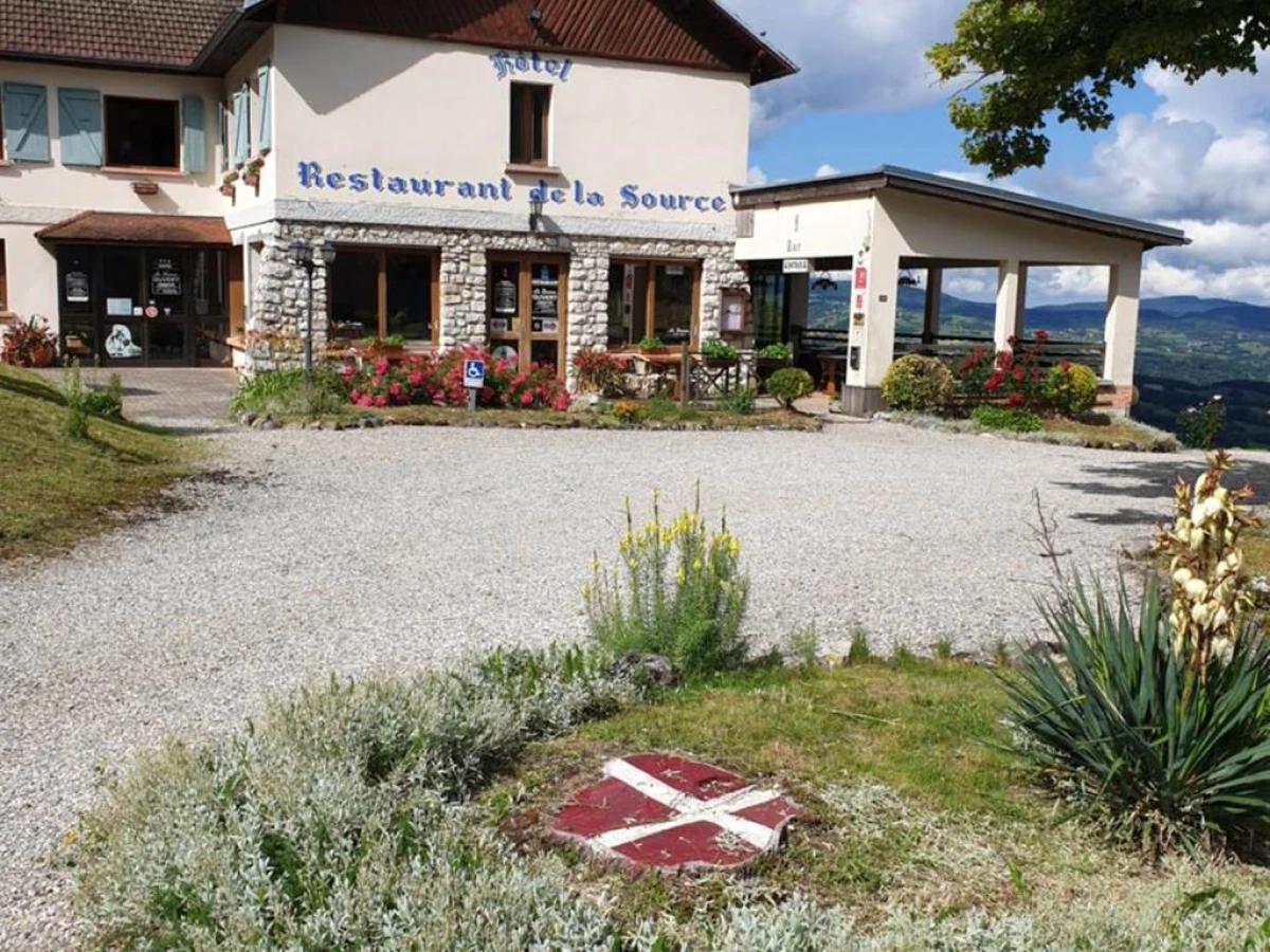 LA SOURCE Jacquet depuis 1954 Hôtel et Studio - Bonjour Fun