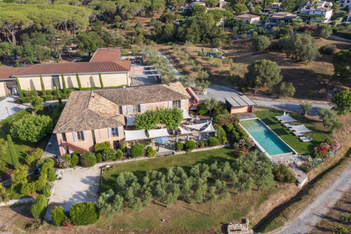 Le Clos des Roses - Visite audio du domaine et des caves - Bonjour Fun