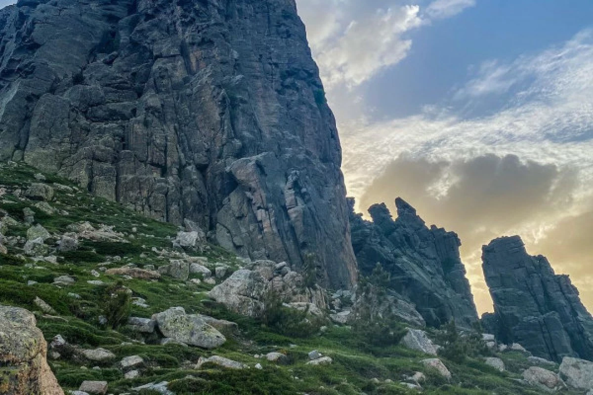 LE TOUR DES AIGUILLES - MASSIF DE BAVELLA (Randonnée pédestre) - Bonjour Fun