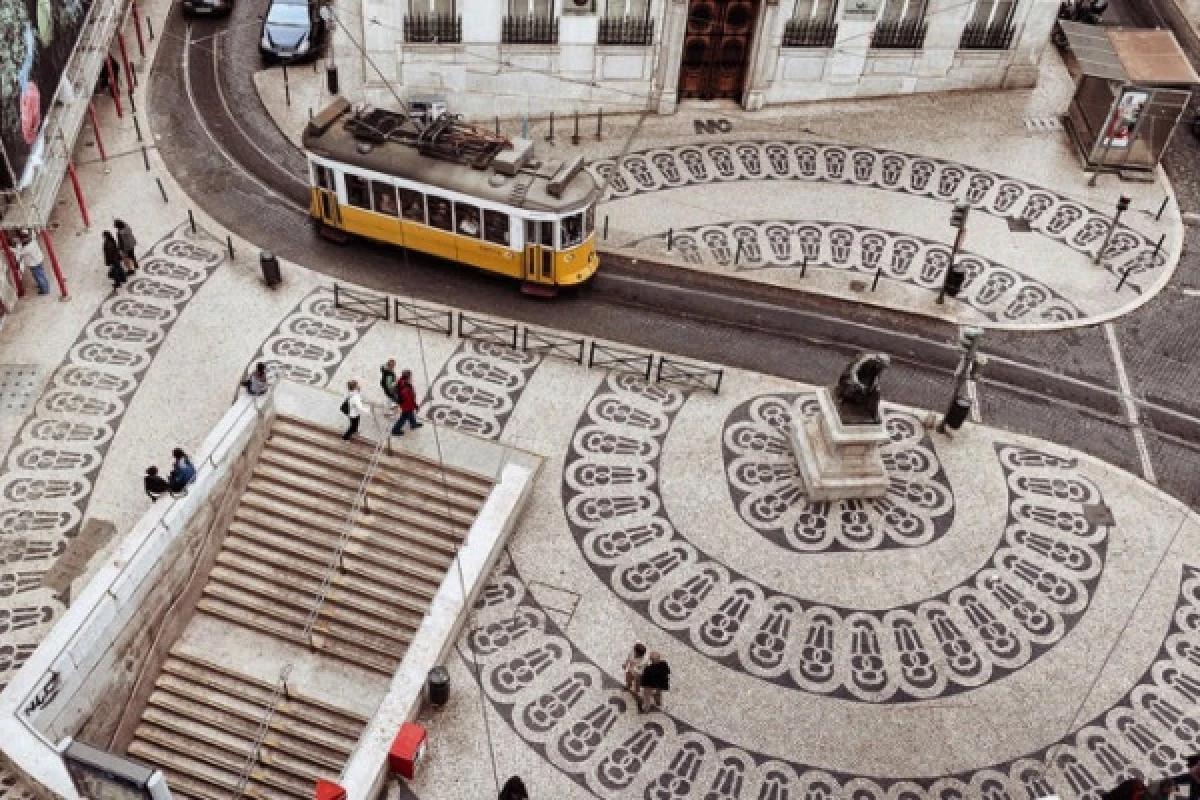 Lisbon Walking Tour - Bonjour Fun