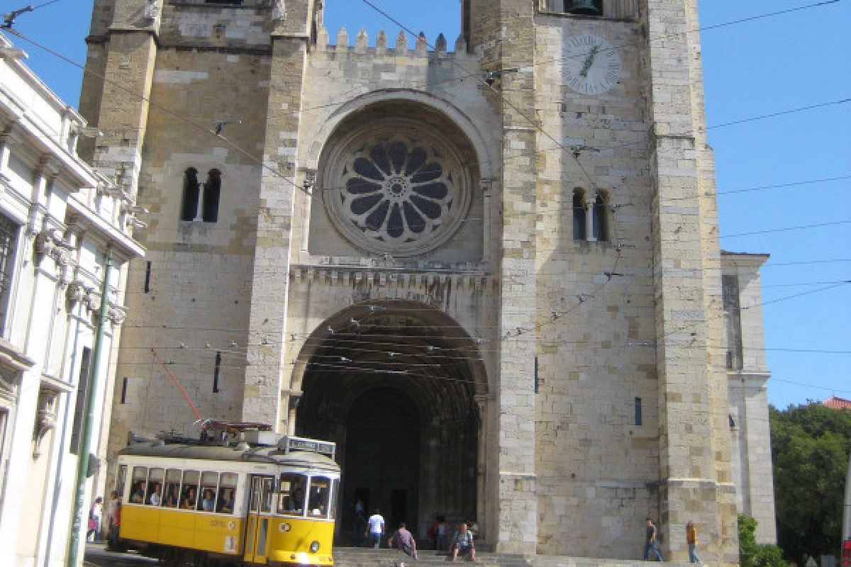 Lisbon Walking Tour - Bonjour Fun