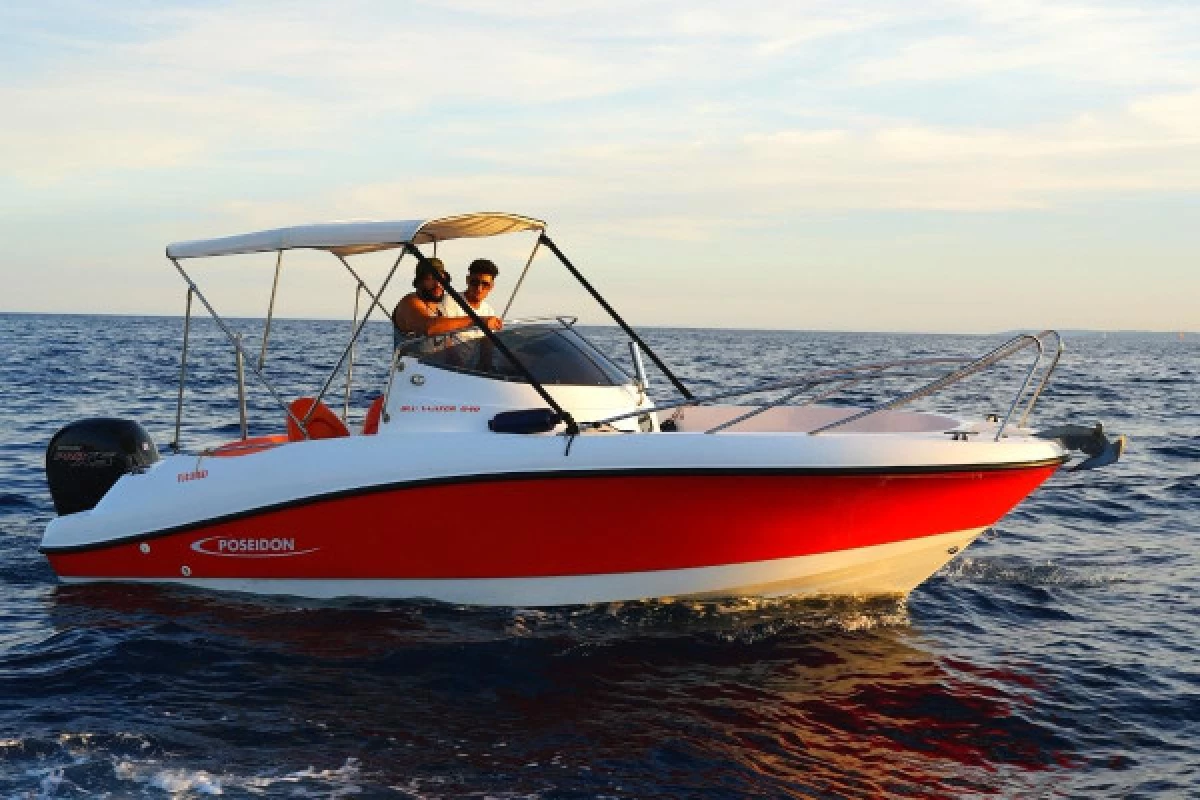 Location bateau avec permis à Saint Raphaël - 8 personnes - Bonjour Fun