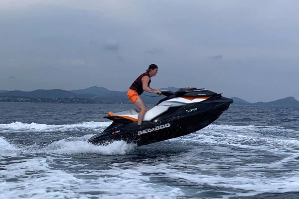 Location JET SKI SEADOO GTI 155 (3 personnes ) - Bonjour Fun