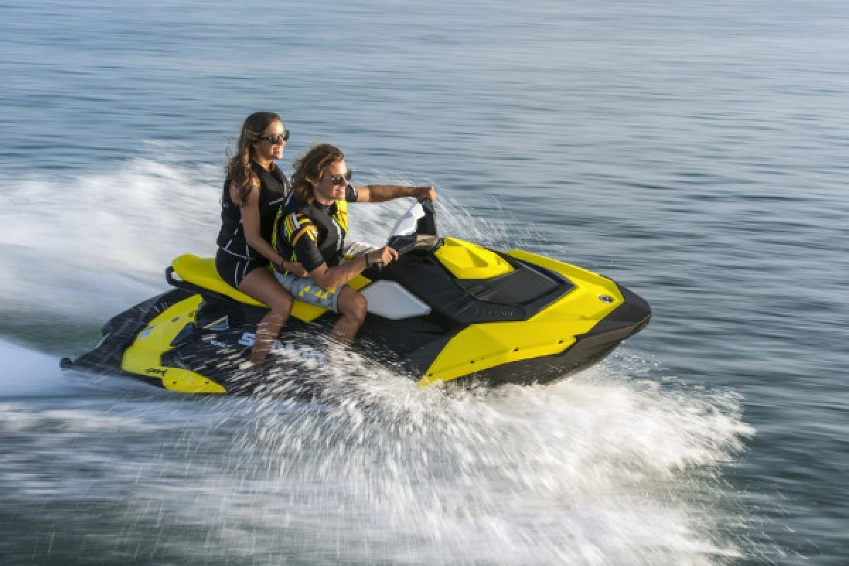 Location JET SKI SEADOO SPARK 90 (2 personnes ) - Bonjour Fun