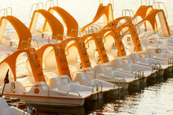 Location pédalos  avec ou sans toboggan - Lac de St-Cassien - Bonjour Fun