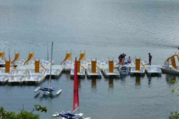 Location pédalos  avec ou sans toboggan - Lac de St-Cassien - Bonjour Fun