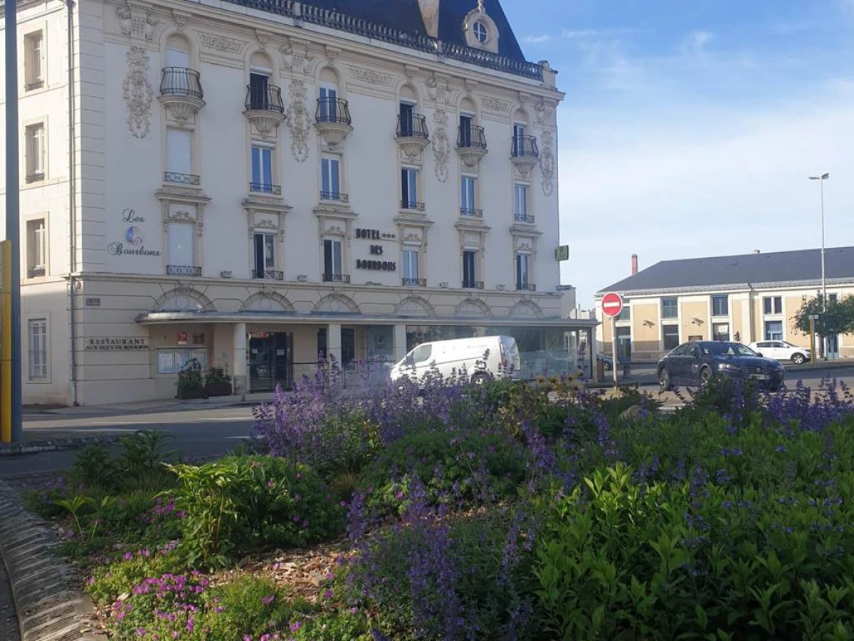 Logis Hotel des Bourbons - Bonjour Fun