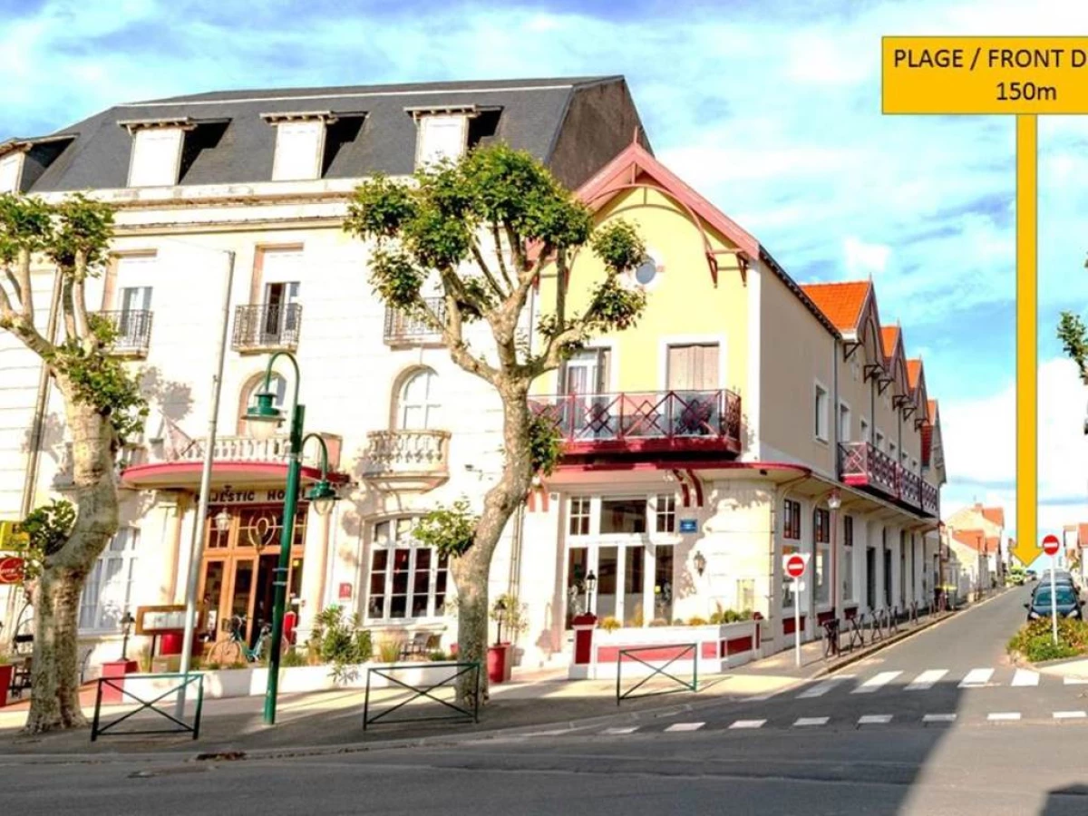 LOGIS Hotel Majestic Chatelaillon Plage - La Roche - Bonjour Fun