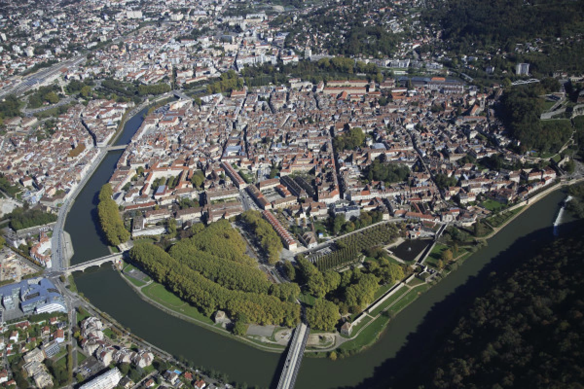 MAISONS-TOURS DU MOYEN-ÂGE - Bonjour Fun