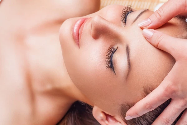 Massage japonais liftant et relaxant du visage - Bonjour Fun